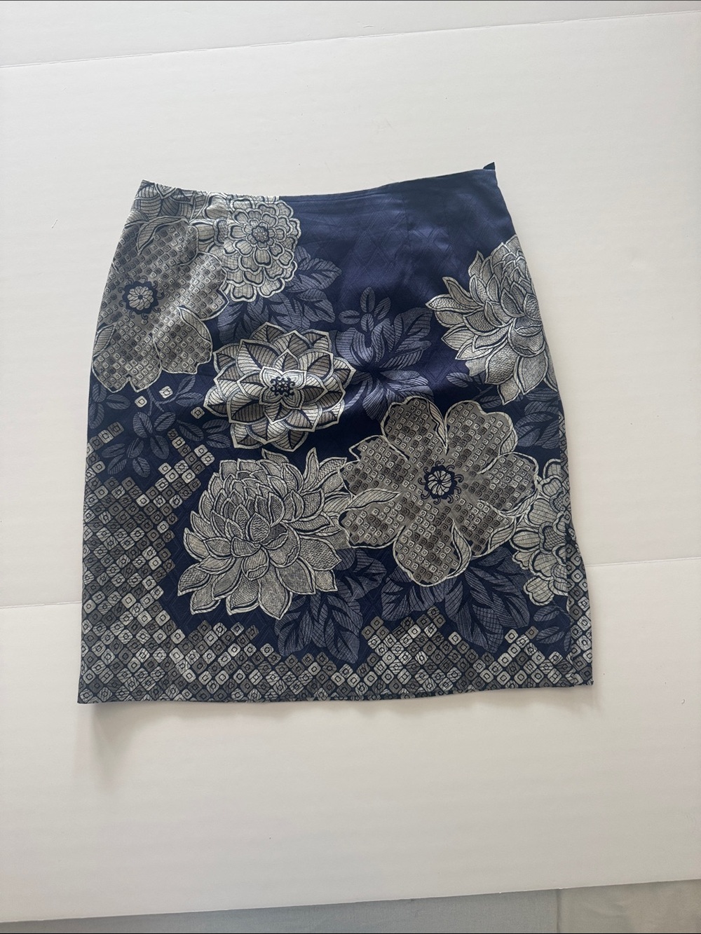 Talbots women’s Sz 8 Petite Silk and Cotton Skirt Blue Patterned.